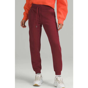 Lululemon Scuba High-Rise Jogger
Mulled Wine Sz 8